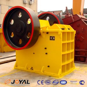 Jaw crusher in the size adjustment device (a)
